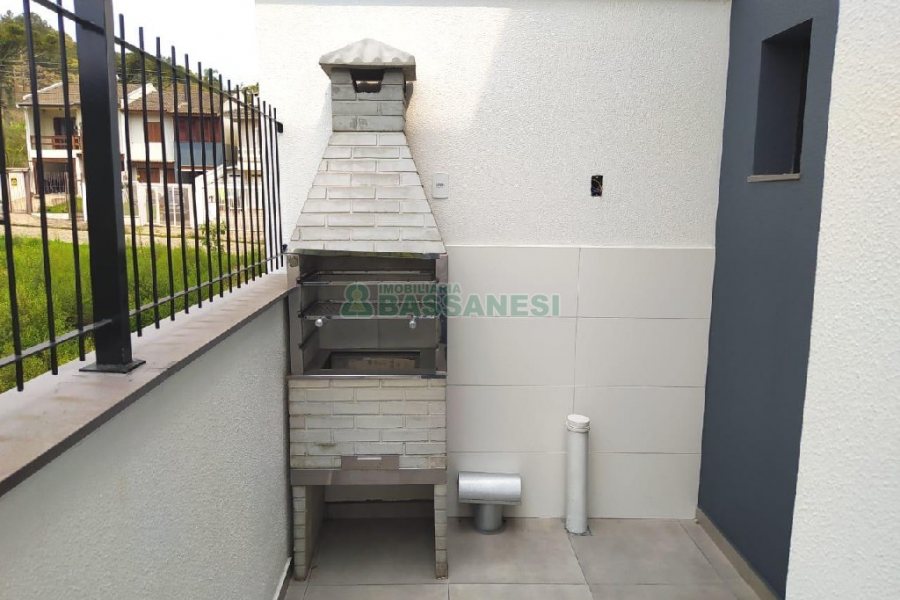 Sobrado com 86m², 2 dormitórios, 2 vagas, no bairro Nossa Senhora da Saúde em Caxias do Sul para Comprar