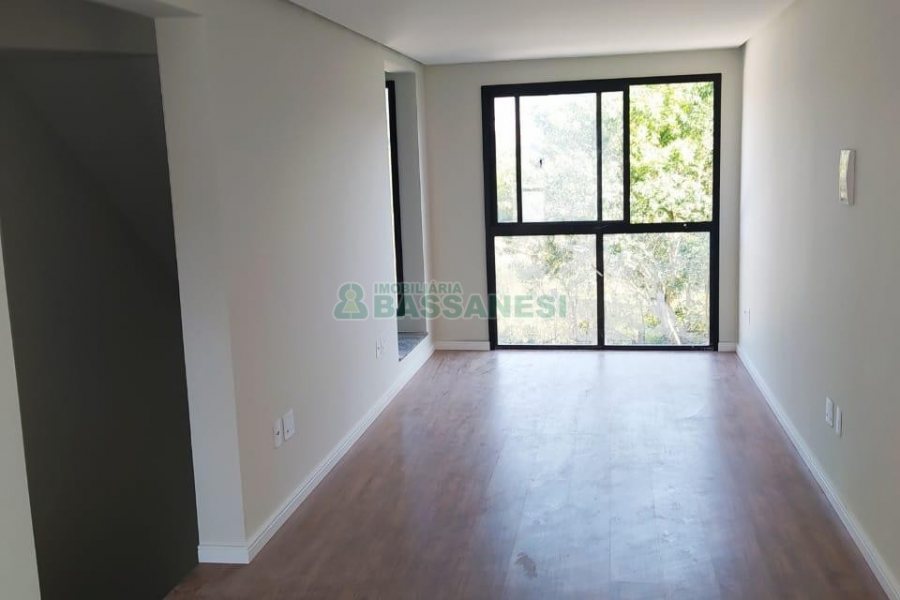 Sobrado com 86m², 2 dormitórios, 2 vagas, no bairro Nossa Senhora da Saúde em Caxias do Sul para Comprar