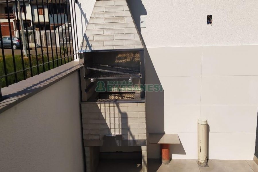 Sobrado com 86m², 2 dormitórios, 2 vagas, no bairro Nossa Senhora da Saúde em Caxias do Sul para Comprar