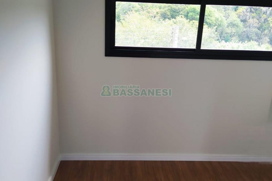 Sobrado com 86m², 2 dormitórios, 2 vagas, no bairro Nossa Senhora da Saúde em Caxias do Sul para Comprar