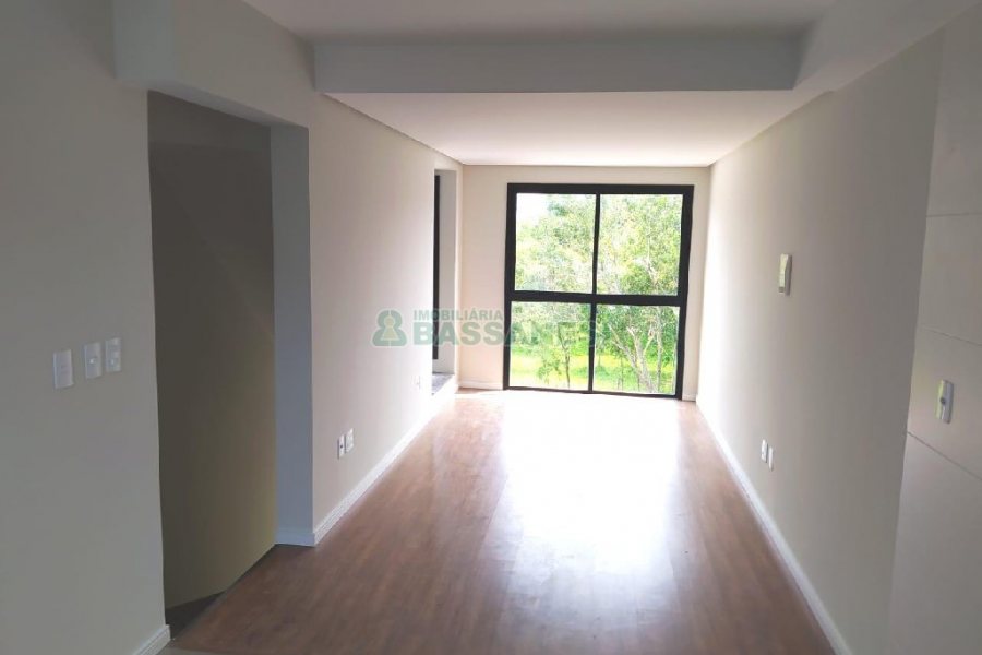 Sobrado com 86m², 2 dormitórios, 2 vagas, no bairro Nossa Senhora da Saúde em Caxias do Sul para Comprar