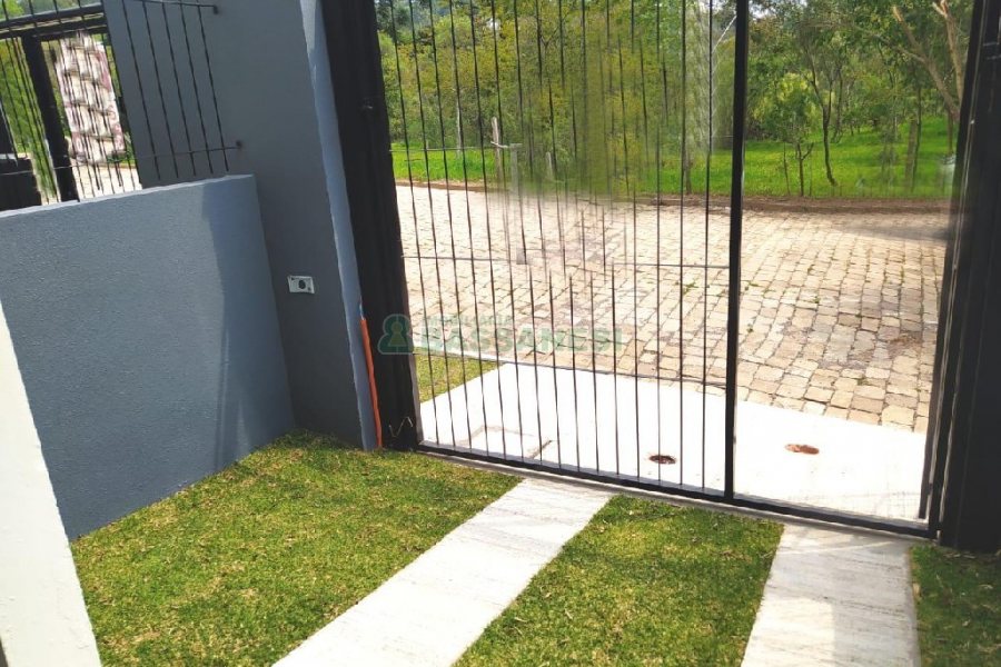 Sobrado com 86m², 2 dormitórios, 2 vagas, no bairro Nossa Senhora da Saúde em Caxias do Sul para Comprar