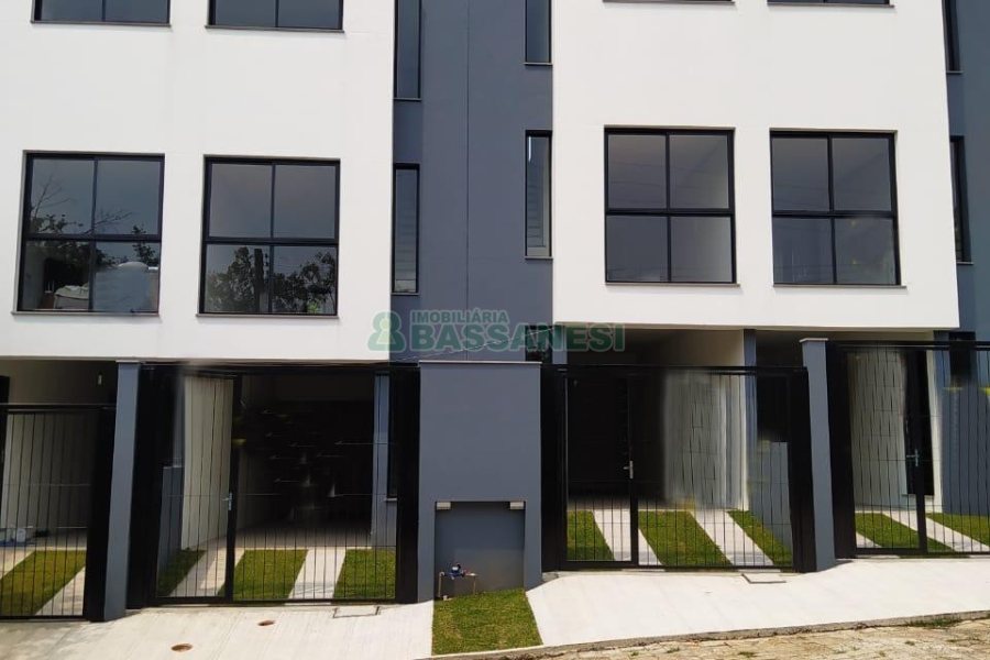 Sobrado com 86m², 2 dormitórios, 1 vaga, no bairro Nossa Senhora da Saúde em Caxias do Sul para Comprar