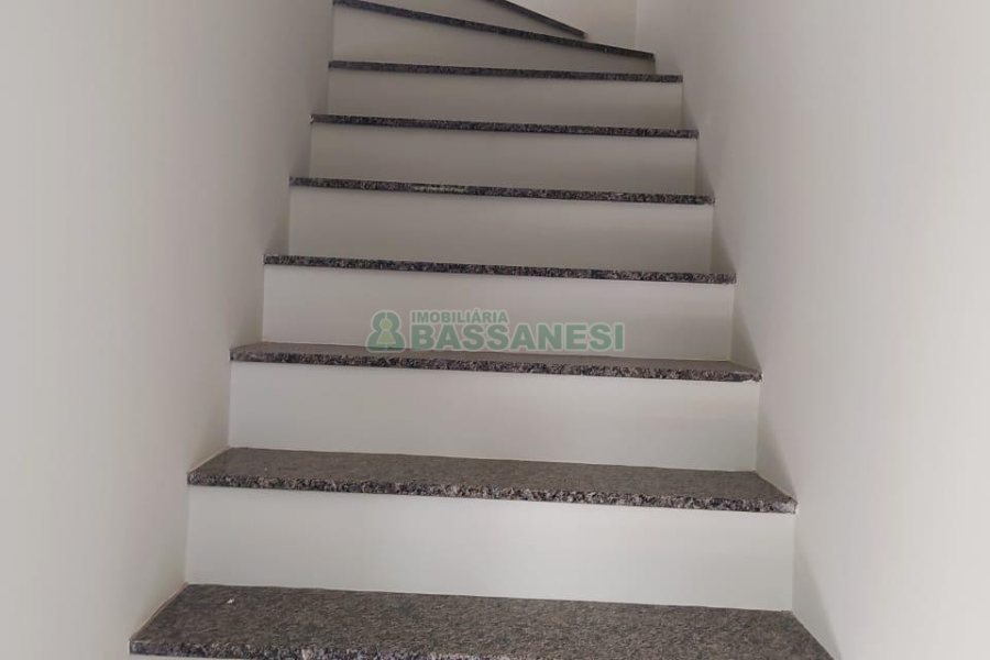 Sobrado com 86m², 2 dormitórios, 1 vaga, no bairro Nossa Senhora da Saúde em Caxias do Sul para Comprar