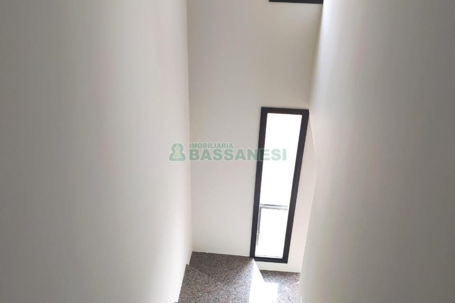 Sobrado com 86m², 2 dormitórios, 1 vaga, no bairro Nossa Senhora da Saúde em Caxias do Sul para Comprar