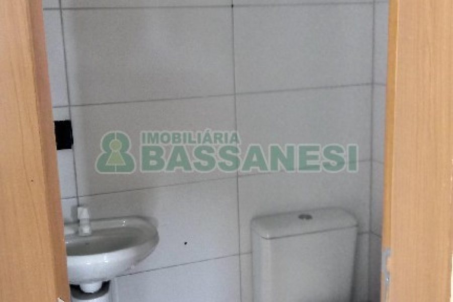 Apartamento com 47m², 2 dormitórios, 1 vaga, no bairro Charqueadas em Caxias do Sul para Comprar