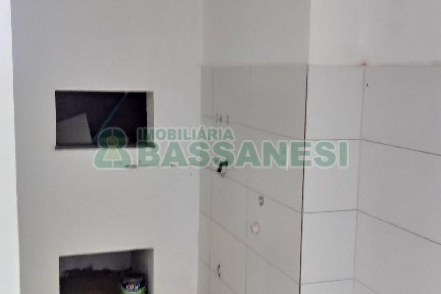 Apartamento com 47m², 2 dormitórios, 1 vaga, no bairro Charqueadas em Caxias do Sul para Comprar