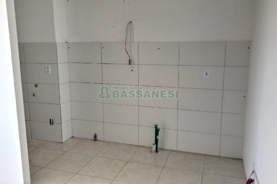 Apartamento com 47m², 2 dormitórios, 1 vaga, no bairro Charqueadas em Caxias do Sul para Comprar