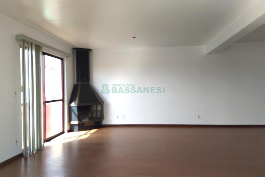Apartamento com 189m², 3 dormitórios, 2 vagas, no bairro Centro em Caxias do Sul para Comprar