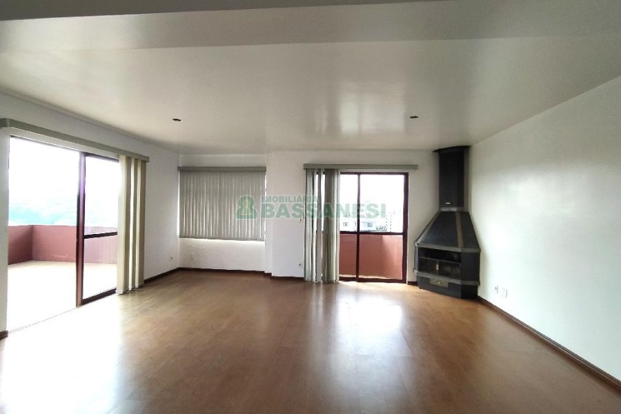 Apartamento com 189m², 3 dormitórios, 2 vagas, no bairro Centro em Caxias do Sul para Comprar