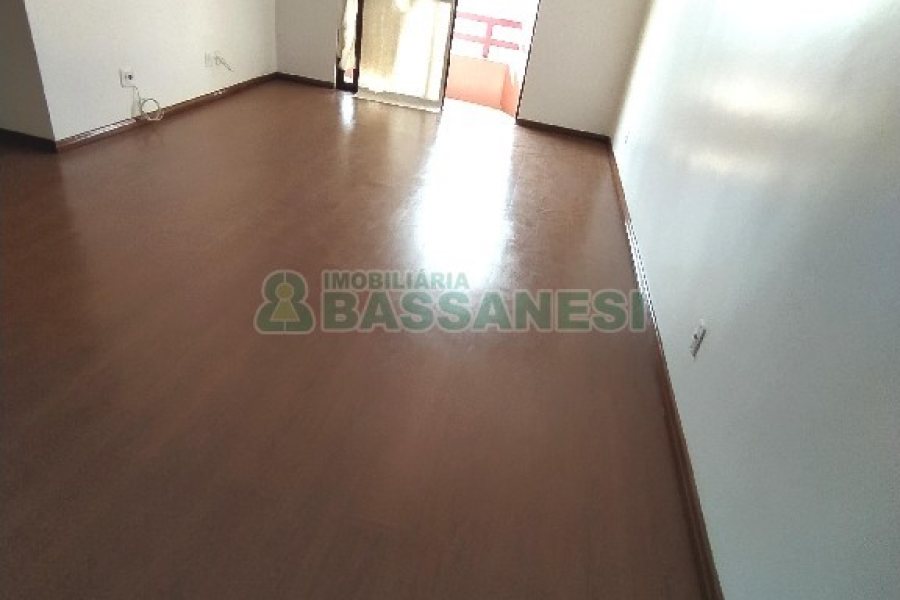 Apartamento com 189m², 3 dormitórios, 2 vagas, no bairro Centro em Caxias do Sul para Comprar