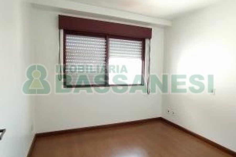 Apartamento com 189m², 3 dormitórios, 2 vagas, no bairro Centro em Caxias do Sul para Comprar