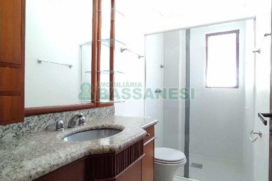 Apartamento com 189m², 3 dormitórios, 2 vagas, no bairro Centro em Caxias do Sul para Comprar