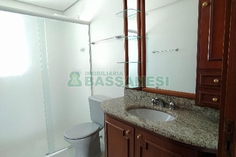 Apartamento com 189m², 3 dormitórios, 2 vagas, no bairro Centro em Caxias do Sul para Comprar