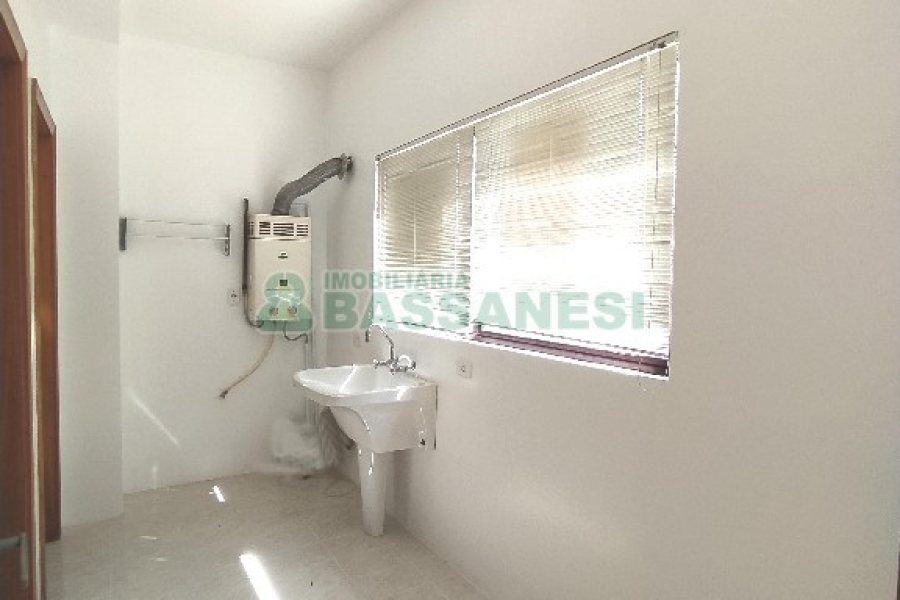 Apartamento com 189m², 3 dormitórios, 2 vagas, no bairro Centro em Caxias do Sul para Comprar