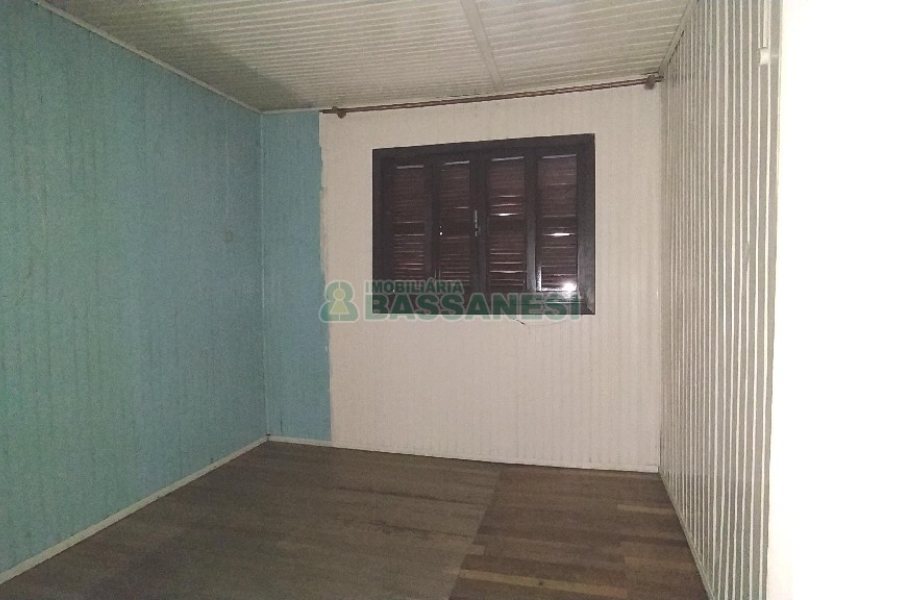 Casa com 80m², 2 dormitórios, 1 vaga, no bairro Kayser em Caxias do Sul para Comprar