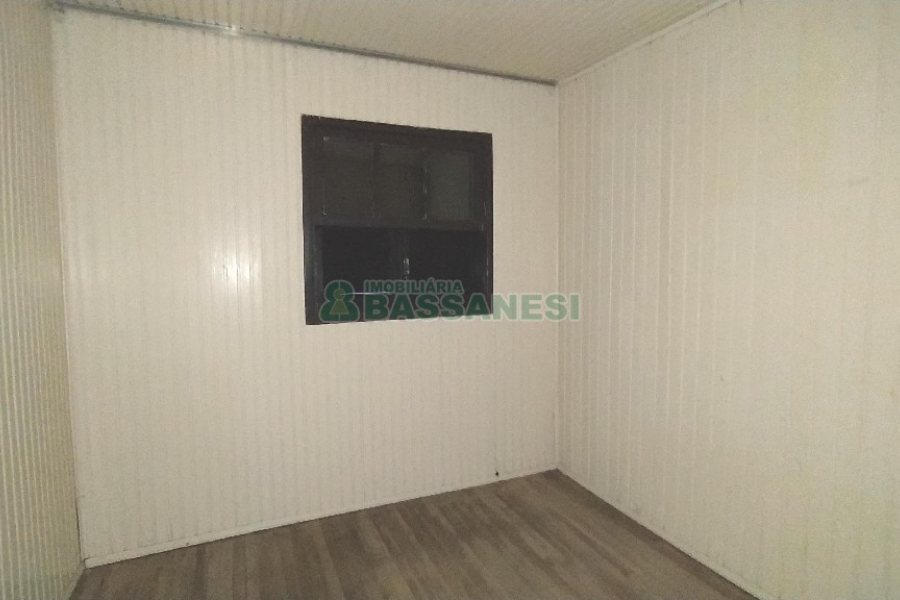 Casa com 80m², 2 dormitórios, 1 vaga, no bairro Kayser em Caxias do Sul para Comprar