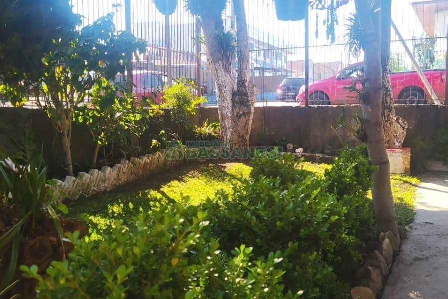 Casa com 80m², 2 dormitórios, 1 vaga, no bairro Kayser em Caxias do Sul para Comprar