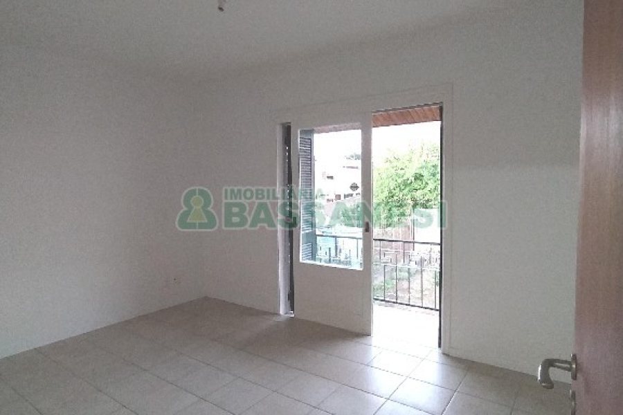 Casa com 195m², 3 dormitórios, 4 vagas, no bairro Santa Catarina em Caxias do Sul para Alugar