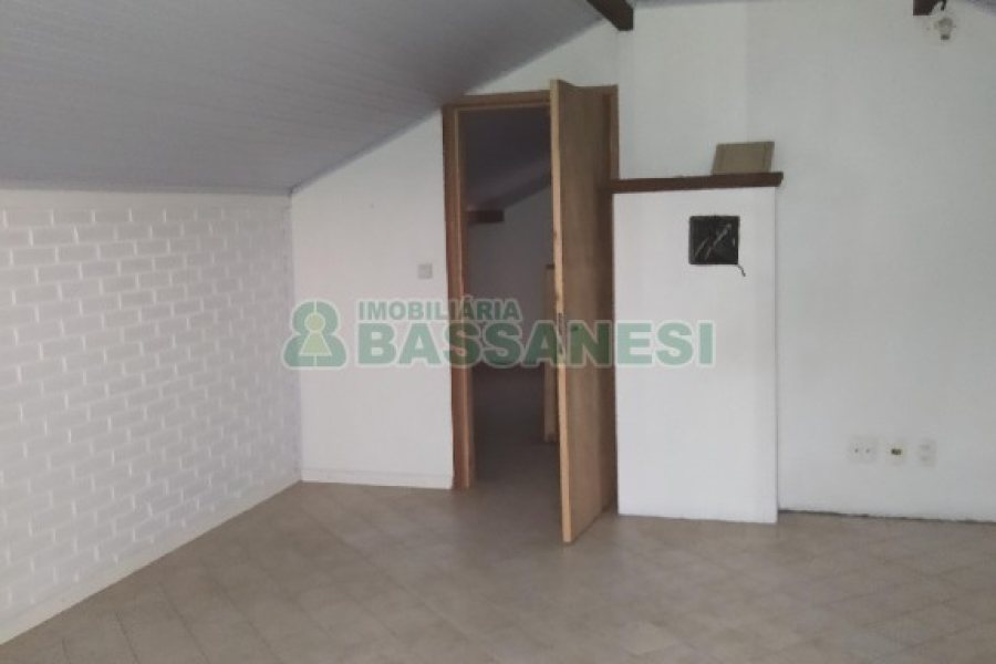 Casa com 195m², 3 dormitórios, 4 vagas, no bairro Santa Catarina em Caxias do Sul para Alugar