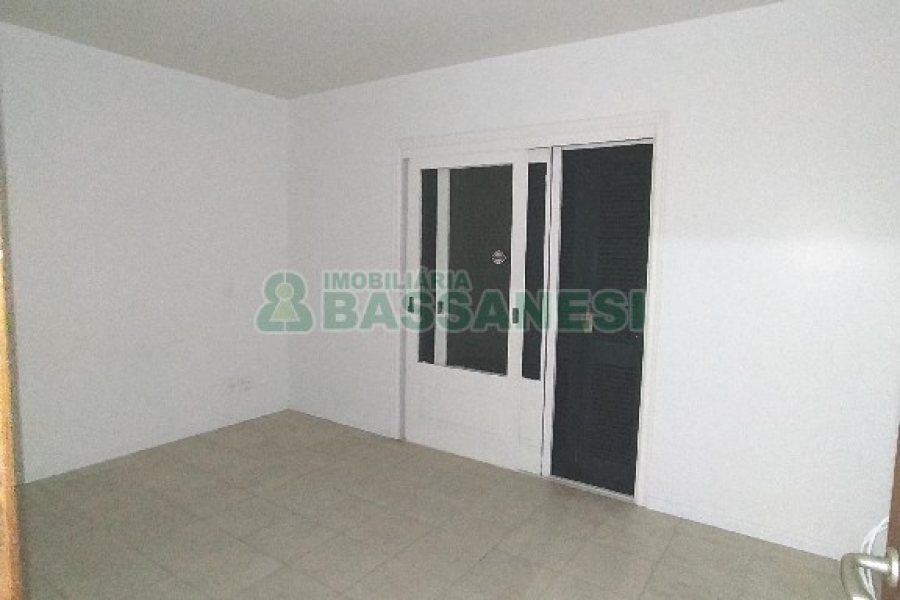 Casa com 195m², 3 dormitórios, 4 vagas, no bairro Santa Catarina em Caxias do Sul para Alugar
