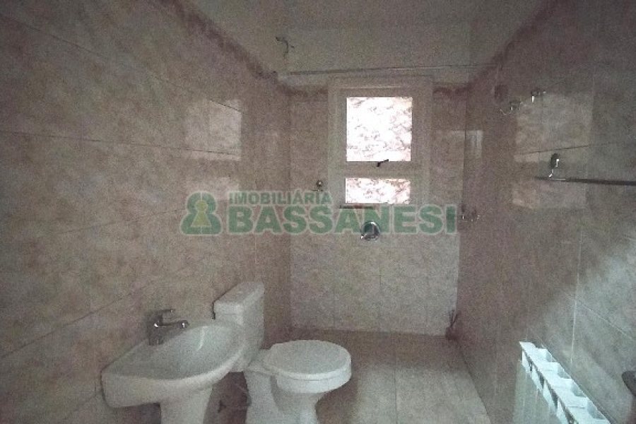 Casa com 195m², 3 dormitórios, 4 vagas, no bairro Santa Catarina em Caxias do Sul para Alugar