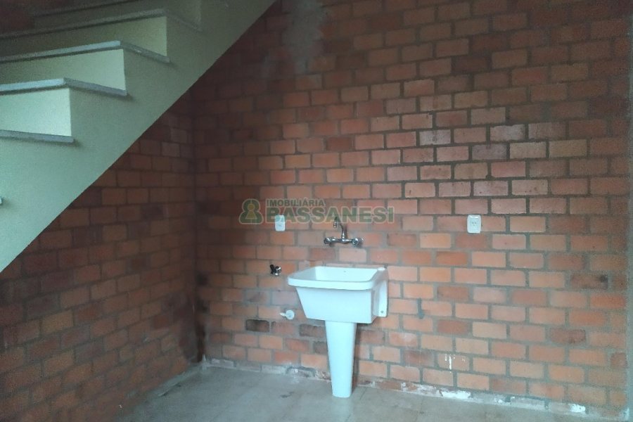 Casa com 195m², 3 dormitórios, 4 vagas, no bairro Santa Catarina em Caxias do Sul para Alugar