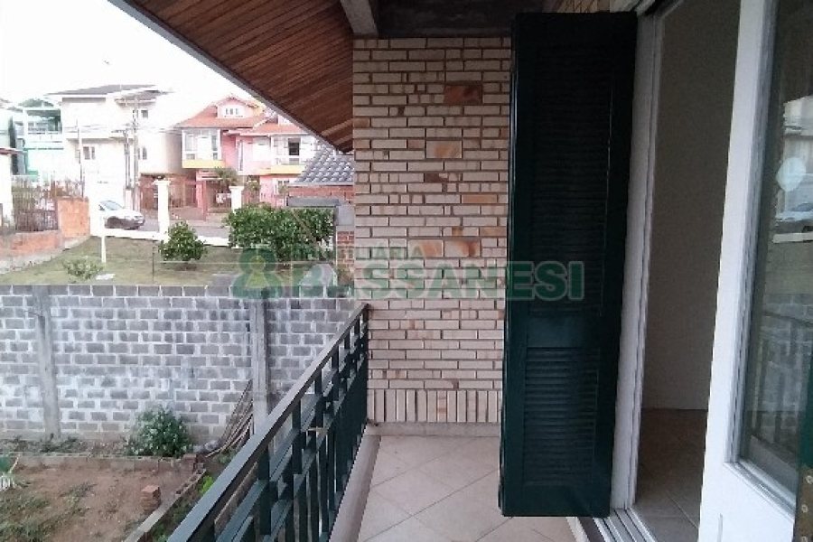 Casa com 195m², 3 dormitórios, 4 vagas, no bairro Santa Catarina em Caxias do Sul para Alugar
