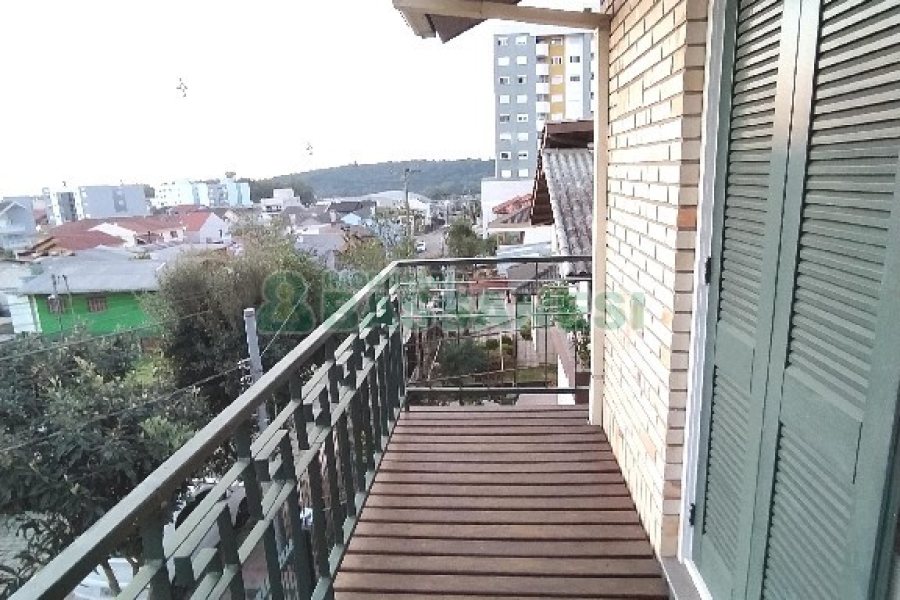 Casa com 195m², 3 dormitórios, 4 vagas, no bairro Santa Catarina em Caxias do Sul para Alugar
