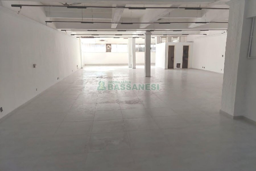 Loja com 300m², no bairro São Pelegrino em Caxias do Sul para Alugar