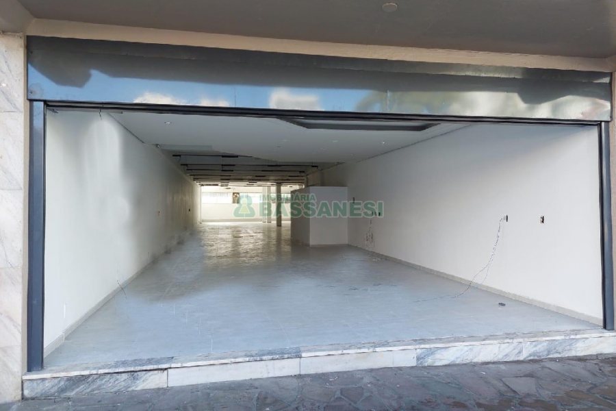 Loja com 300m², no bairro São Pelegrino em Caxias do Sul para Alugar