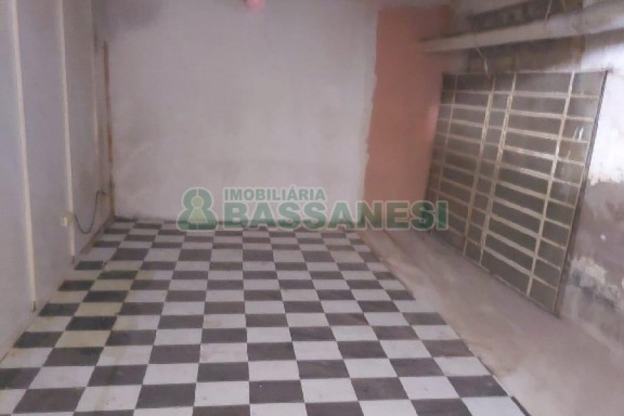 Loja com 300m², no bairro São Pelegrino em Caxias do Sul para Alugar