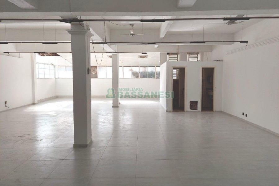 Loja com 300m², no bairro São Pelegrino em Caxias do Sul para Alugar