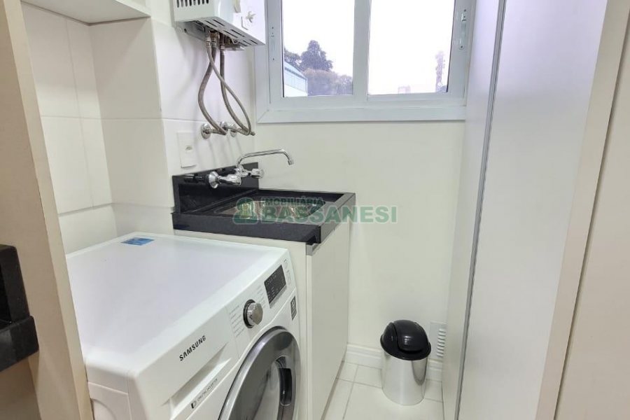 Apto Mobiliado com 35m², 1 dormitório, 1 vaga, no bairro Lourdes em Caxias do Sul para Alugar