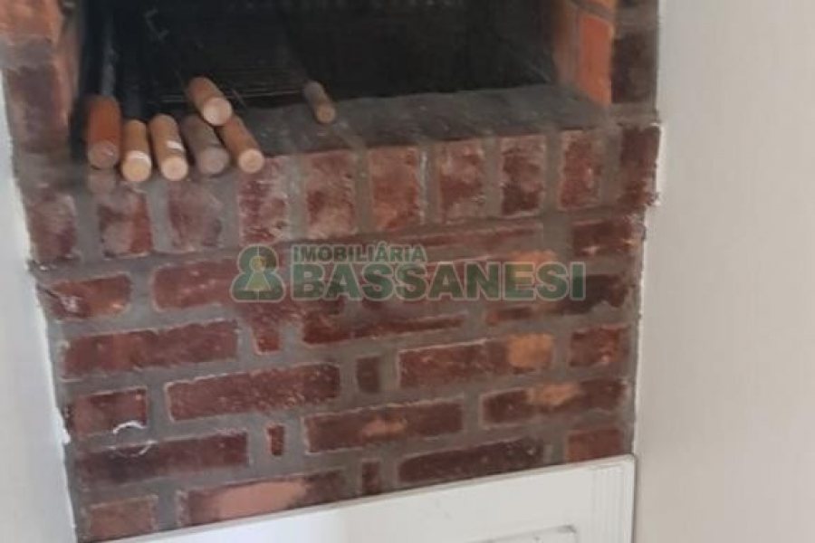 Apartamento com 74m², 2 dormitórios, 1 vaga, no bairro Madureira em Caxias do Sul para Comprar