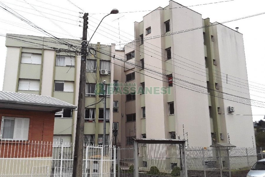 Apto Mobiliado com 74m², 2 dormitórios, 1 vaga, no bairro Sagrada Família em Caxias do Sul para Comprar