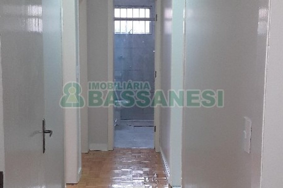 Apto Mobiliado com 74m², 2 dormitórios, 1 vaga, no bairro Sagrada Família em Caxias do Sul para Comprar