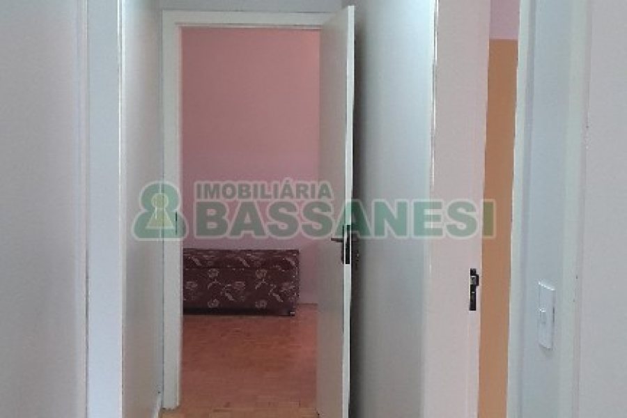 Apto Mobiliado com 74m², 2 dormitórios, 1 vaga, no bairro Sagrada Família em Caxias do Sul para Comprar