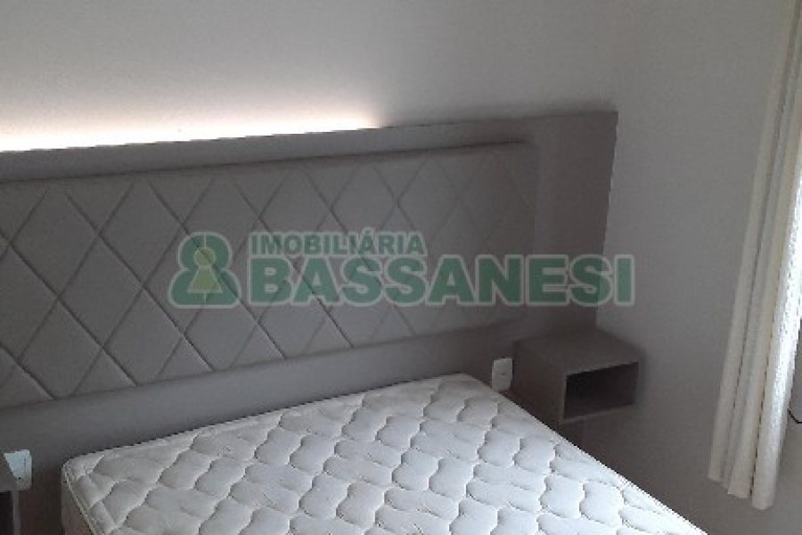 Apto Mobiliado com 74m², 2 dormitórios, 1 vaga, no bairro Sagrada Família em Caxias do Sul para Comprar