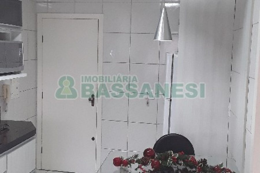 Apto Mobiliado com 74m², 2 dormitórios, 1 vaga, no bairro Sagrada Família em Caxias do Sul para Comprar