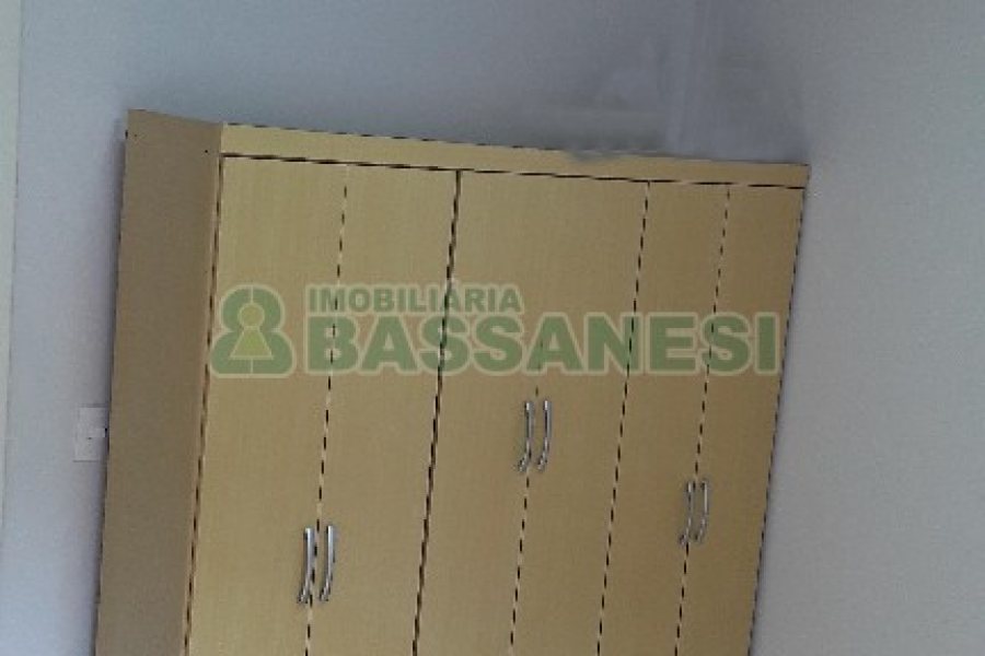 Apto Mobiliado com 74m², 2 dormitórios, 1 vaga, no bairro Sagrada Família em Caxias do Sul para Comprar