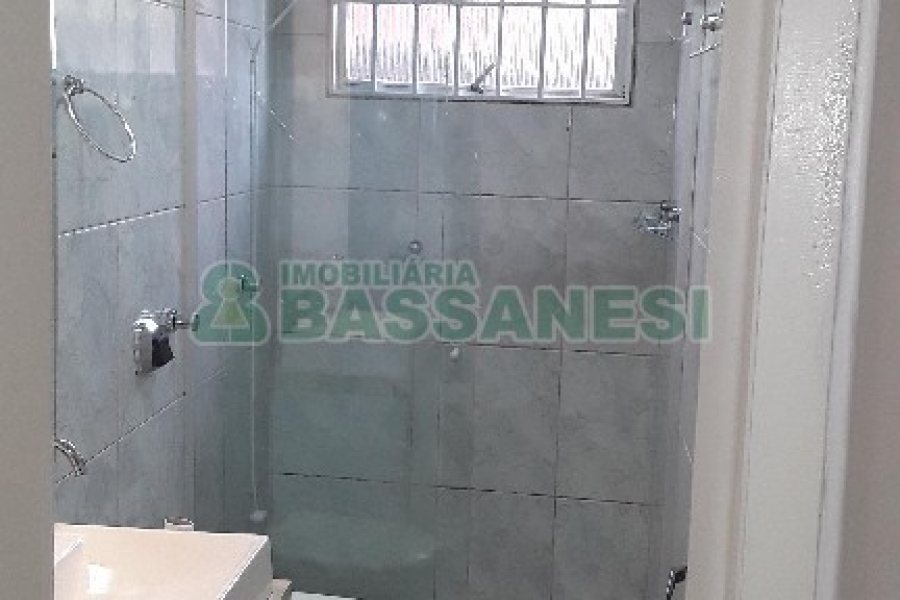 Apto Mobiliado com 74m², 2 dormitórios, 1 vaga, no bairro Sagrada Família em Caxias do Sul para Comprar