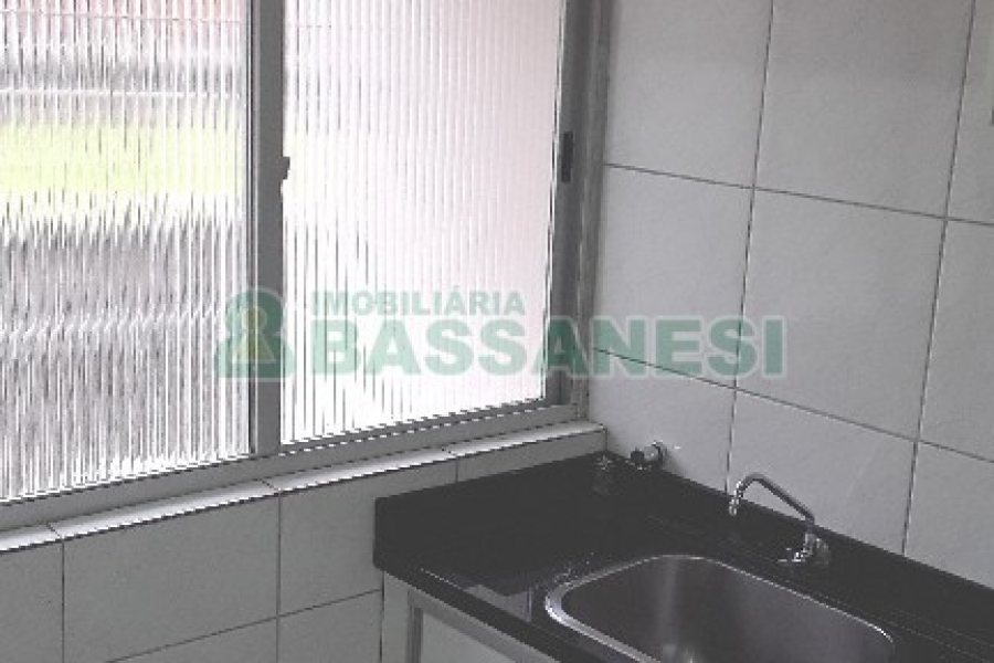 Apto Mobiliado com 74m², 2 dormitórios, 1 vaga, no bairro Sagrada Família em Caxias do Sul para Comprar