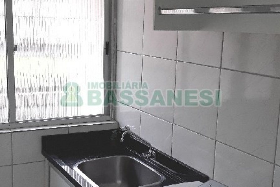 Apto Mobiliado com 74m², 2 dormitórios, 1 vaga, no bairro Sagrada Família em Caxias do Sul para Comprar