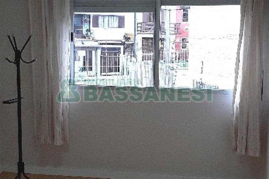 Apto Mobiliado com 74m², 2 dormitórios, 1 vaga, no bairro Sagrada Família em Caxias do Sul para Comprar