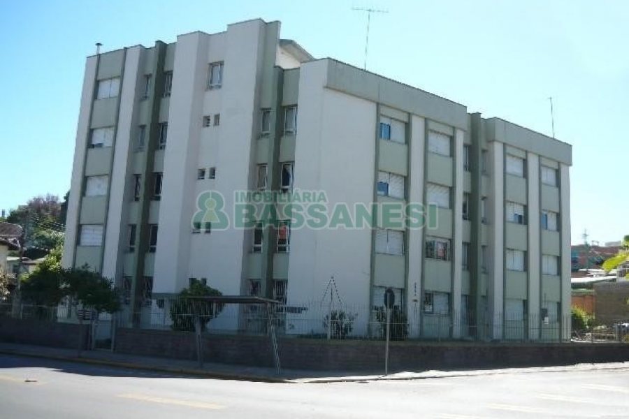 Apto Mobiliado com 74m², 2 dormitórios, 1 vaga, no bairro Sagrada Família em Caxias do Sul para Comprar