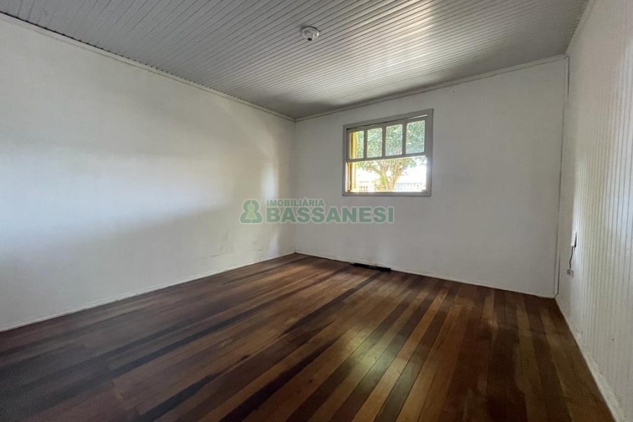 Casa com 108m², 3 dormitórios, 1 vaga, no bairro Santa Corona em Caxias do Sul para Comprar