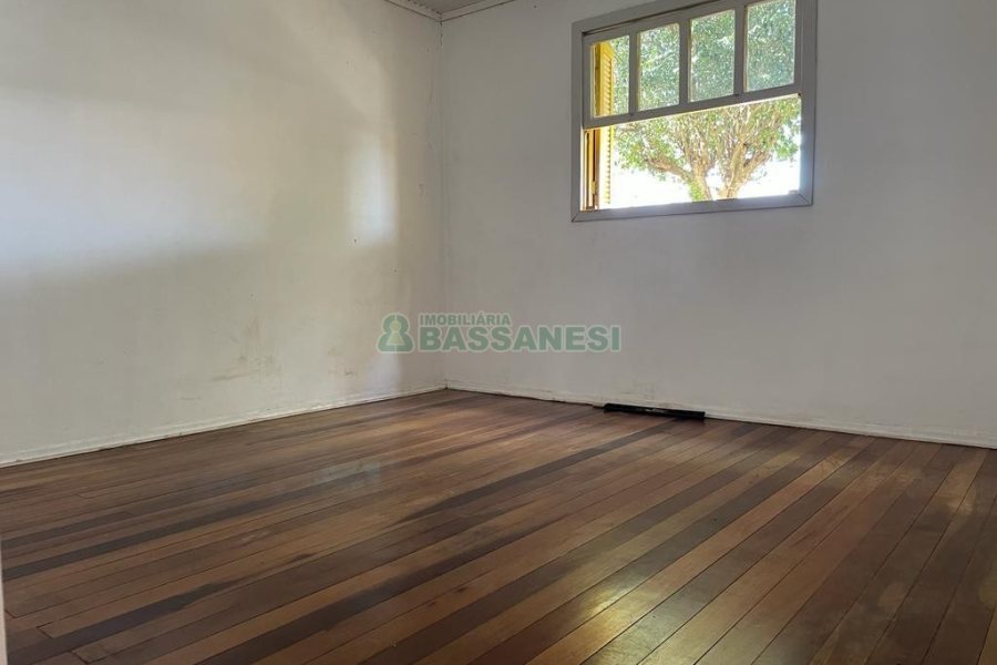 Casa com 108m², 3 dormitórios, 1 vaga, no bairro Santa Corona em Caxias do Sul para Comprar
