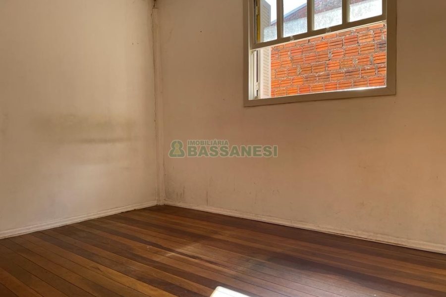 Casa com 108m², 3 dormitórios, 1 vaga, no bairro Santa Corona em Caxias do Sul para Comprar
