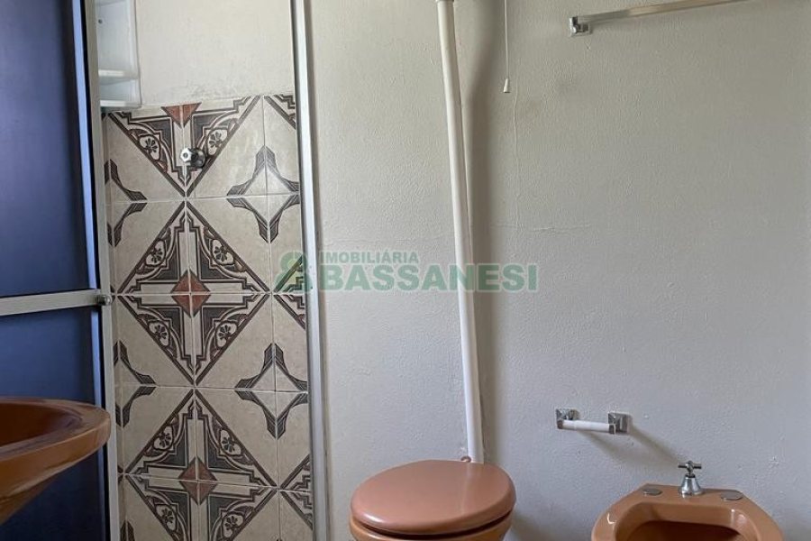Casa com 108m², 3 dormitórios, 1 vaga, no bairro Santa Corona em Caxias do Sul para Comprar